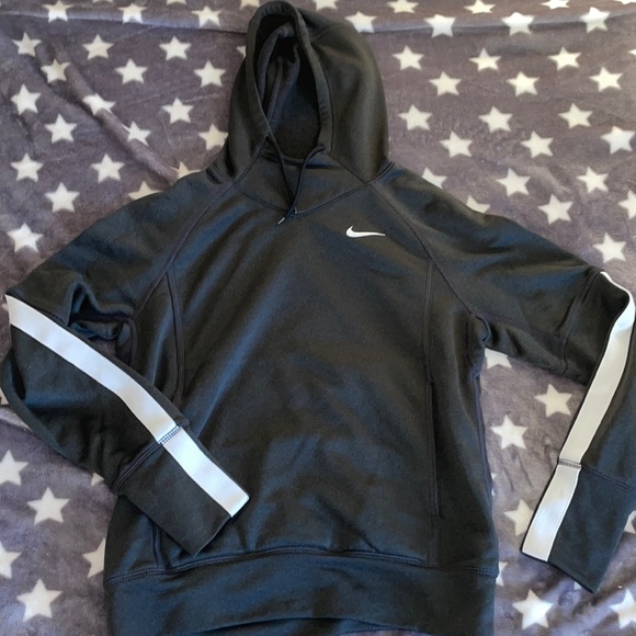 Nike dri fit hoodie with thumb holes - Picture 1 of 6